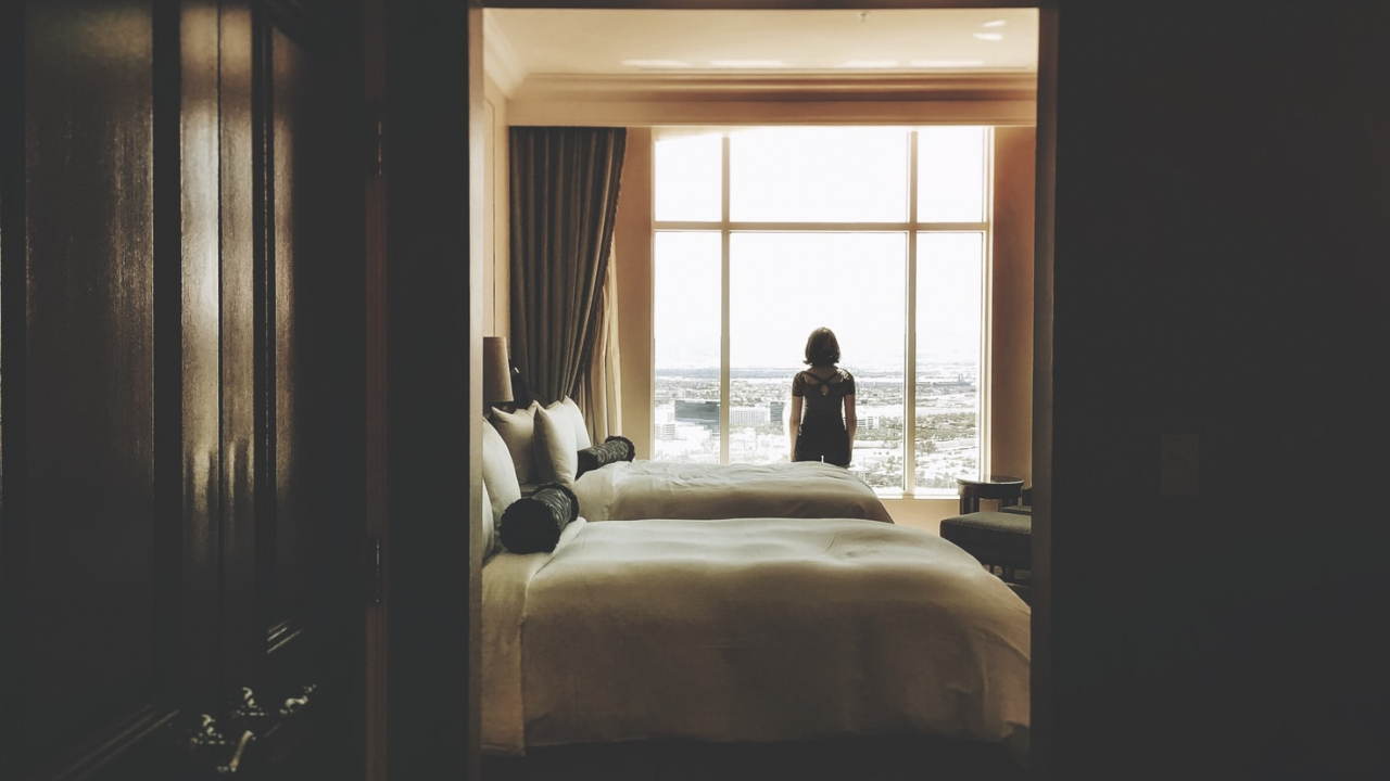 Revolut lansează Stays: serviciu turistic pentru vacanțe și călătorii