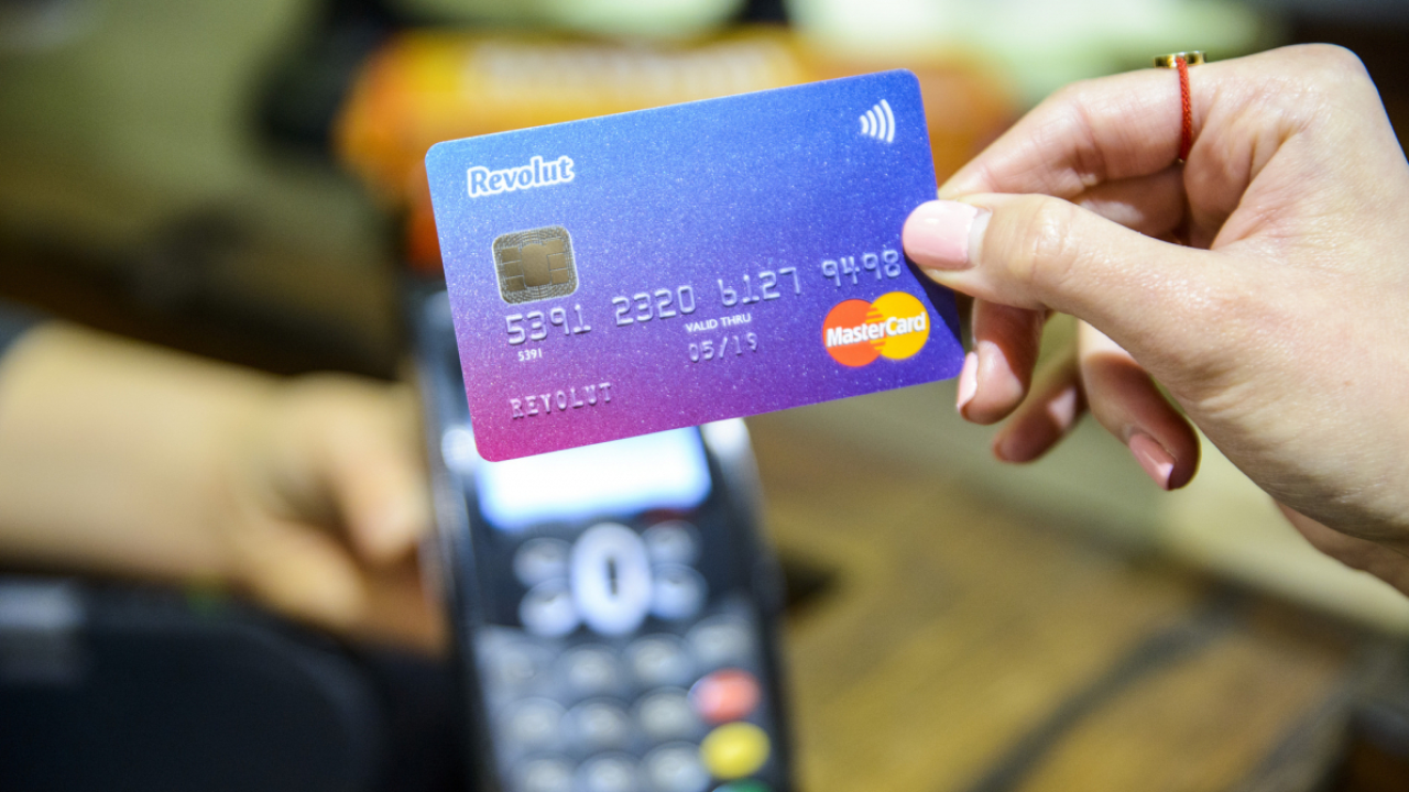 Statisticile surprinzătoare Revolut: Pe ce și-au cheltuit românii banii în 2021