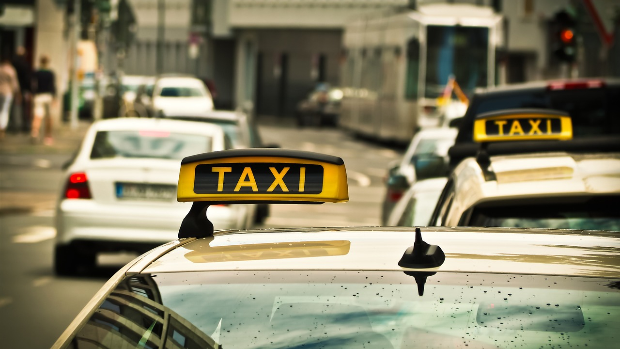 Taximetriști vs Români: clienții și șoferii vor lucruri diferite