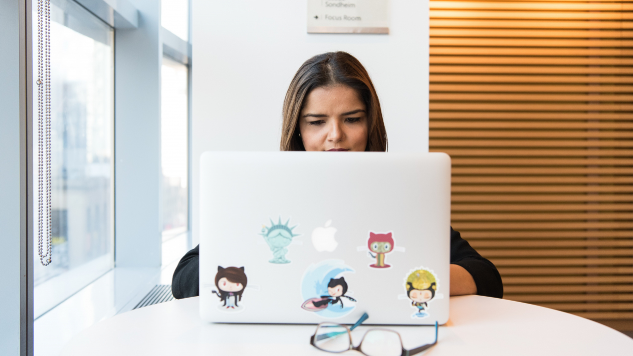 Girls in AI Hackathon - primul eveniment AI destinat elevelor