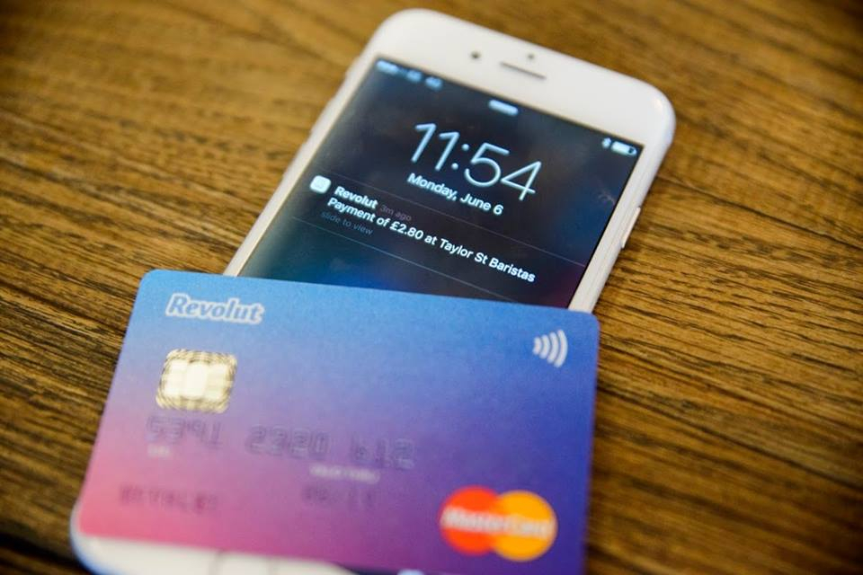 Startup-ul care-ți permite să transferi lei direct cu telefonul mobil