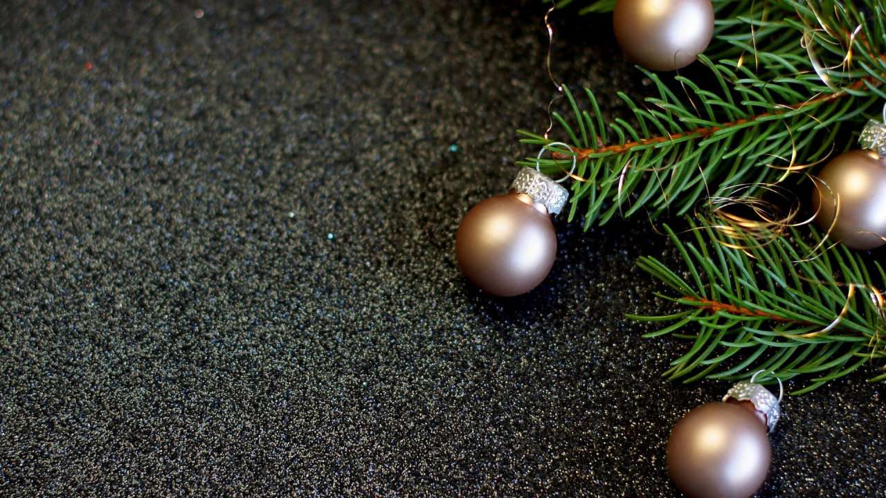 Studiu OLX: Ce obiceiuri de consum vor avea românii de Crăciun 2021