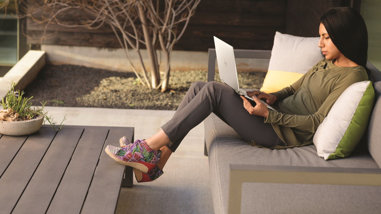 HP lansează noi laptopuri Spectre și PC-uri Pavilion din plastic reciclat