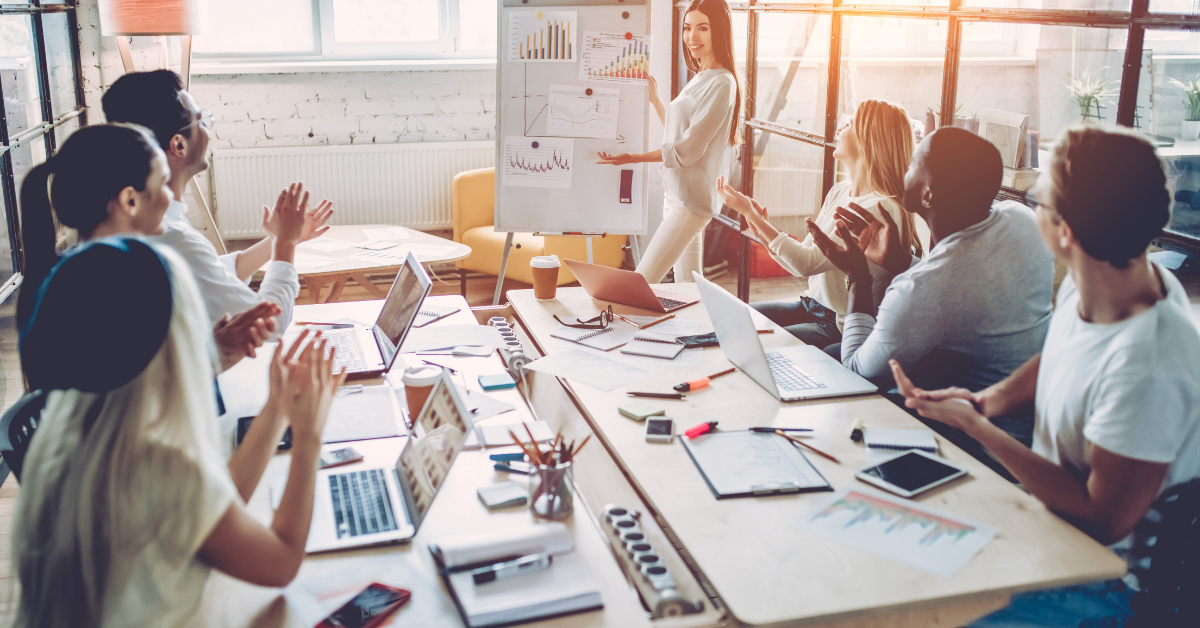 Peste 700 de joburi pentru tineri la Târgul Virtual Hipo.ro pentru Absolvenți