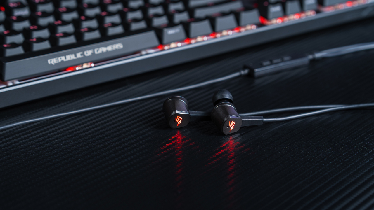 Noile căști ASUS ROG Cetra promit gaming fără zgomot pe orice device