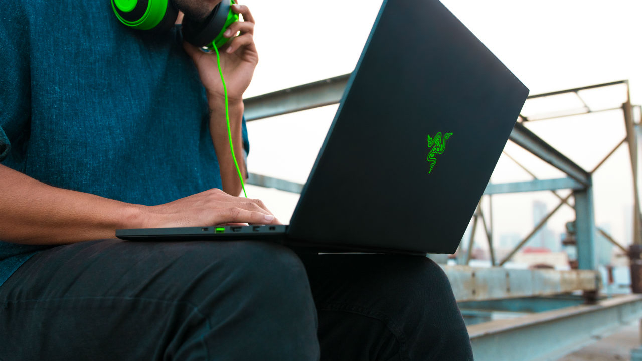 Razer mai taie din ele și scoate cel mai mic laptop de gaming din lume