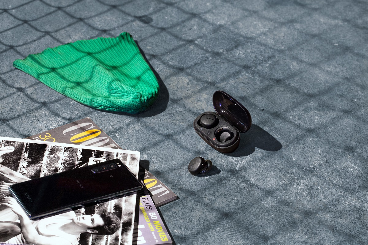 Sony lansează două perechi de căști: unele wireless și altele cu noise cancelling