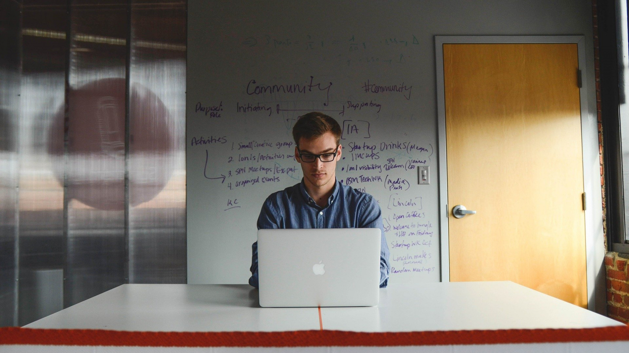 Tinerii în Arenă: mentorat pentru tinerii care încep propriul business