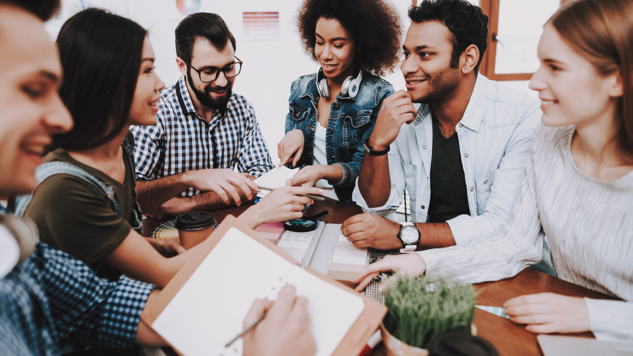 Ce joburi au tinerii români care studiază în străinătate