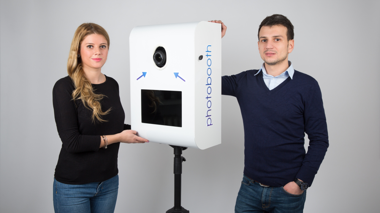 Cabină foto la evenimente - drumul Cutia cu Poze spre succes