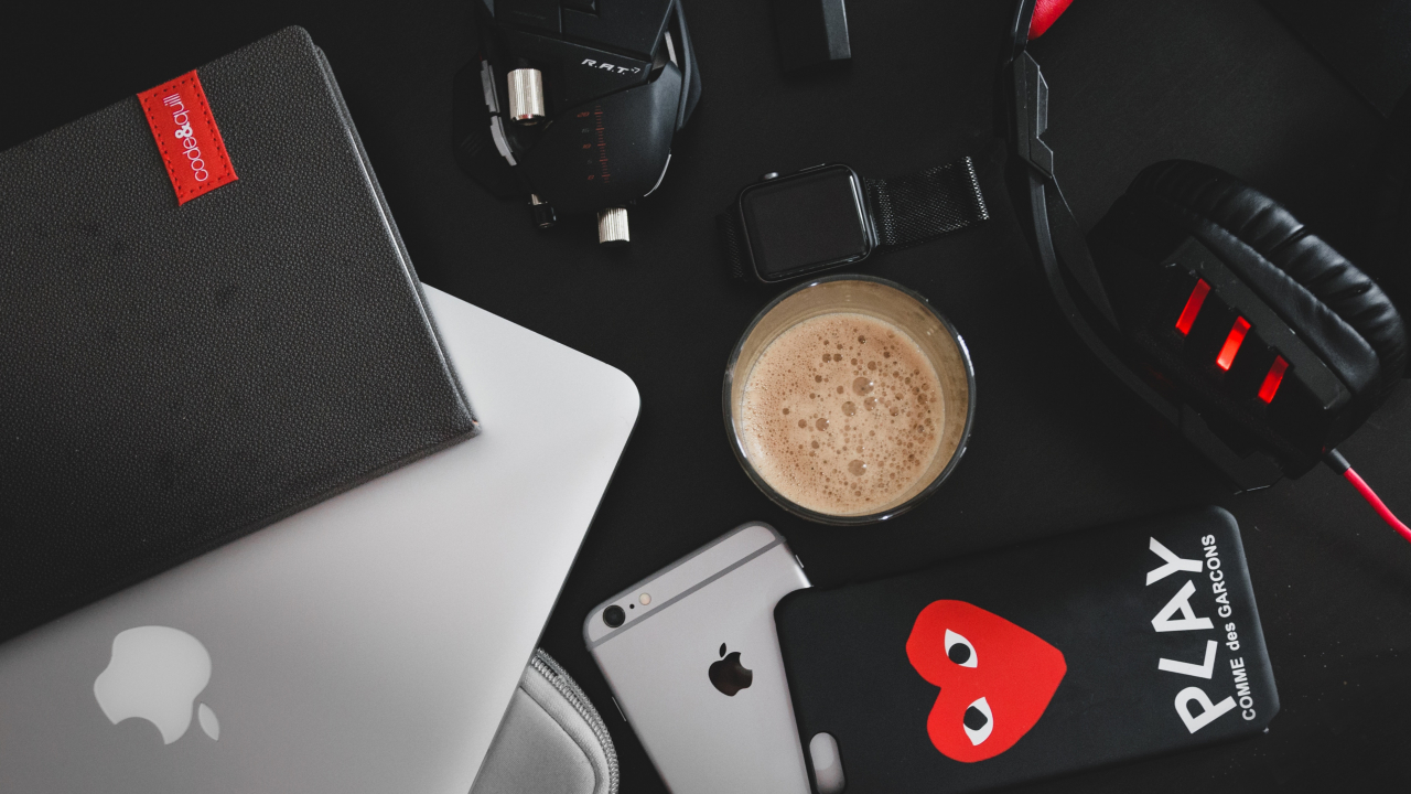 Cadouri de Ziua Îndrăgostiților pentru el: gadgeturi la reducere