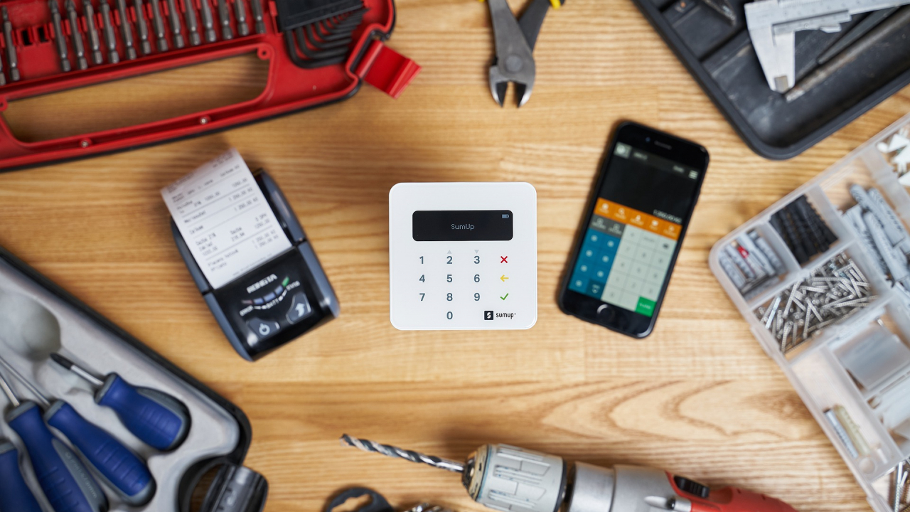 Plățile cu cardul cresc, dar oferirea datelor e o frână în calea Open Banking