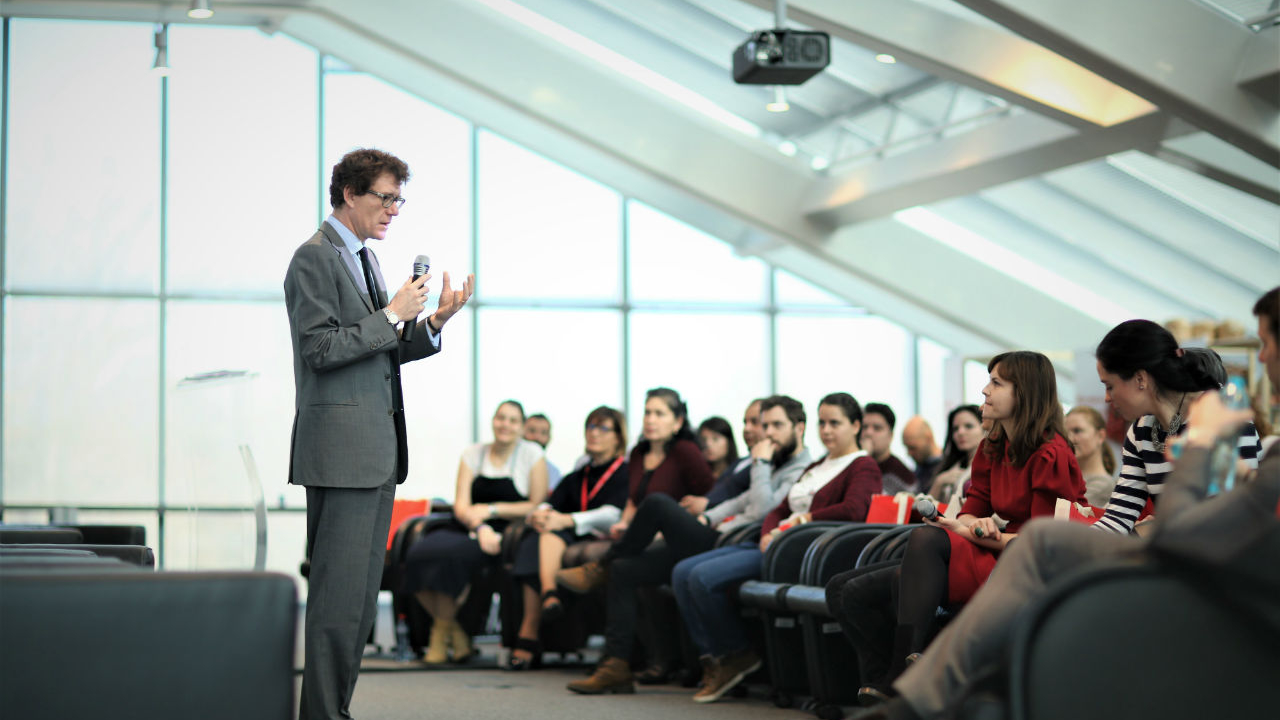 Granturi de 50.000 de euro pentru afacerile sociale din România