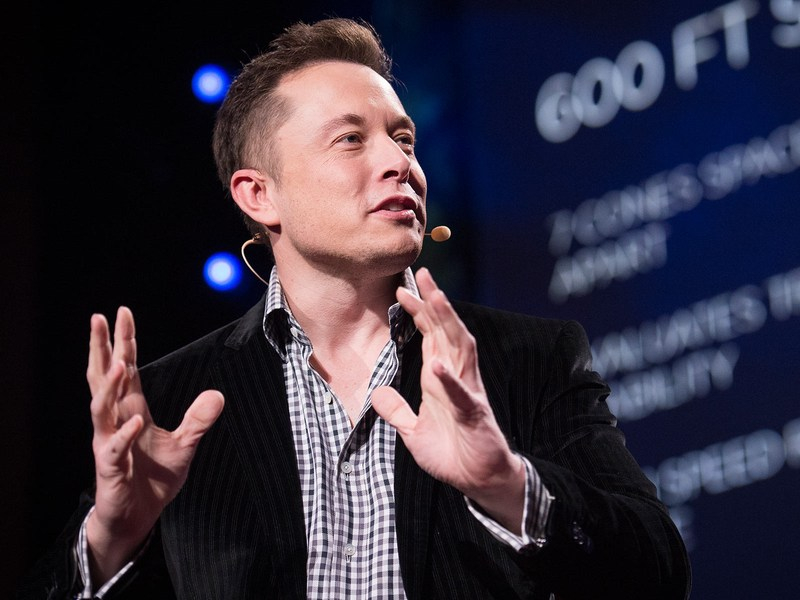 Ce vrăji mai face Elon Musk