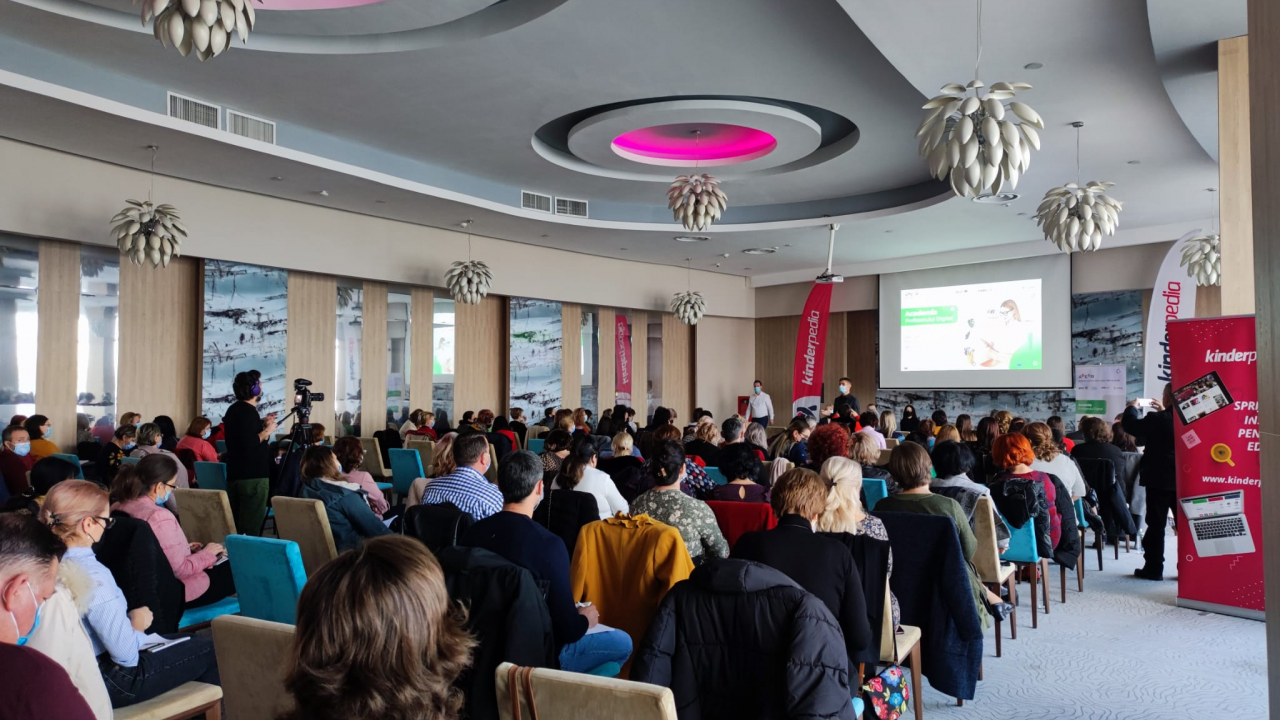 Academia Profesorului Digital, program de pregătire a profesorilor din România în utilizarea platformelor digitale