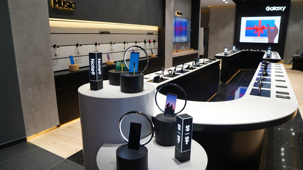 Samsung relansează magazinul care se adaptează în timp real la client