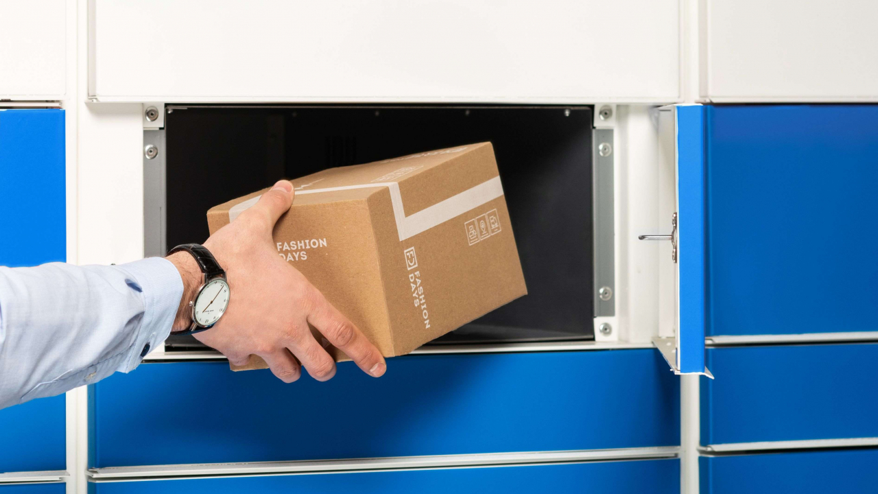 Fashion Days livrează cumpărăturile în EasyBox-urile eMAG