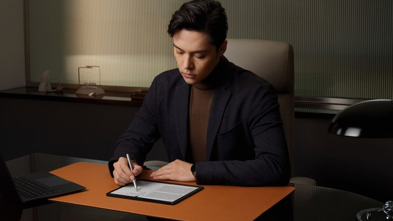 Tableta E Ink HUAWEI MatePad Paper, disponibilă la precomandă
