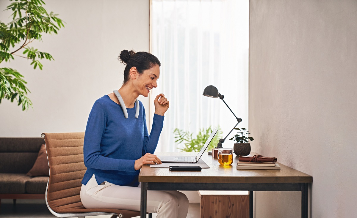 Sony vrea să lucrezi de acasă cu o boxă wireless în jurul gâtului