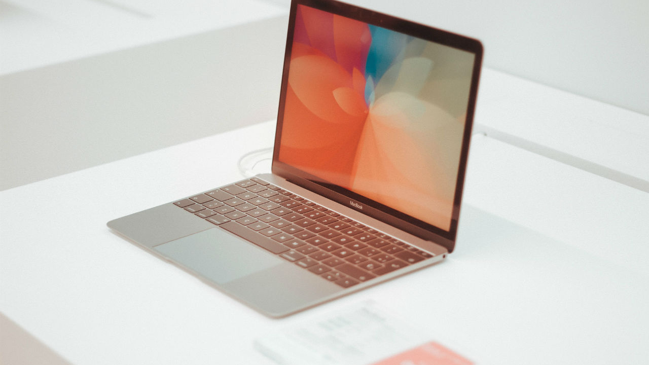 Stock Busters: ultimele reduceri la laptopuri de muncă și divertisment