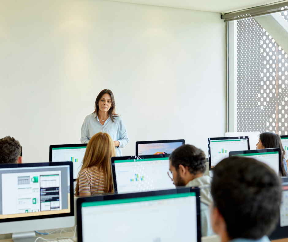 51% din profesori au auzit de inteligență artificială, doar 20% o pot defini