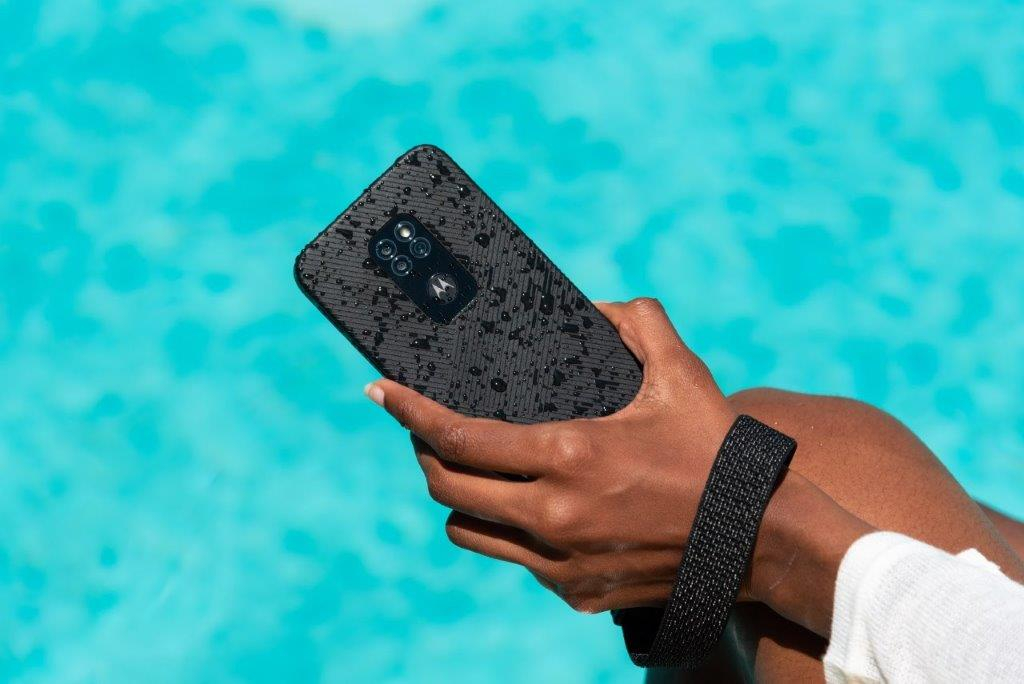 motorola defy: Primul smartphone rugged al Motorola e creat să reziste la orice