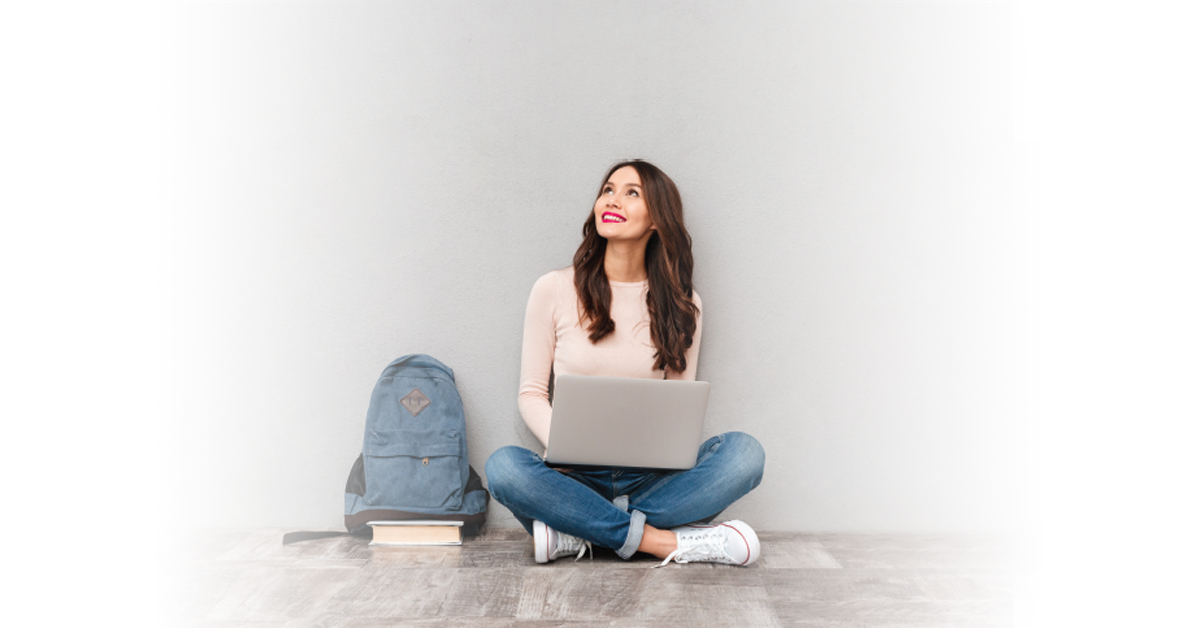 Cinci burse lunare de 1.900 lei de la Telekom pentru studenții IT