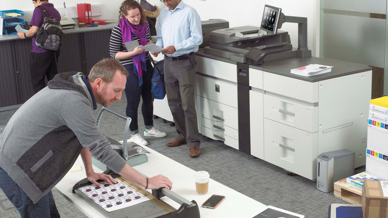 Sharp, distribuitor nou pe piața din România pentru imprimante și software