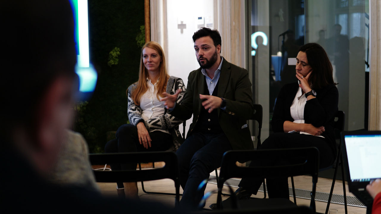 George de la BCR: noile beneficii la care să se aștepte clienții