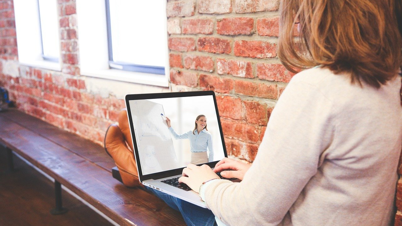 Odată cu munca remote, angajatorii sunt mai atenți la orașele mici