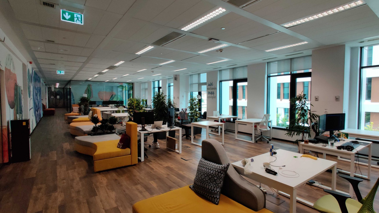 Cine sunt oamenii care lucrează dintr-un spațiu de coworking?