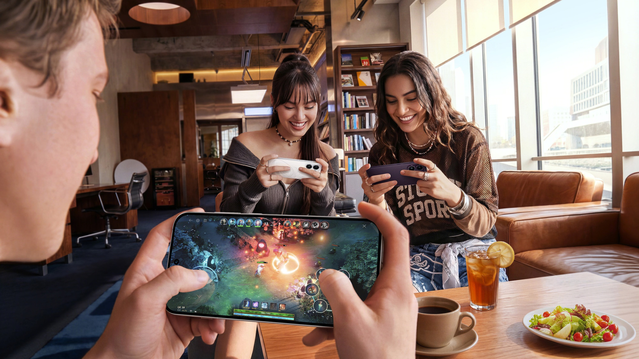 OPPO lansează seria Reno16 în România, cu funcții AI pentru fotografie și un nou design 3D