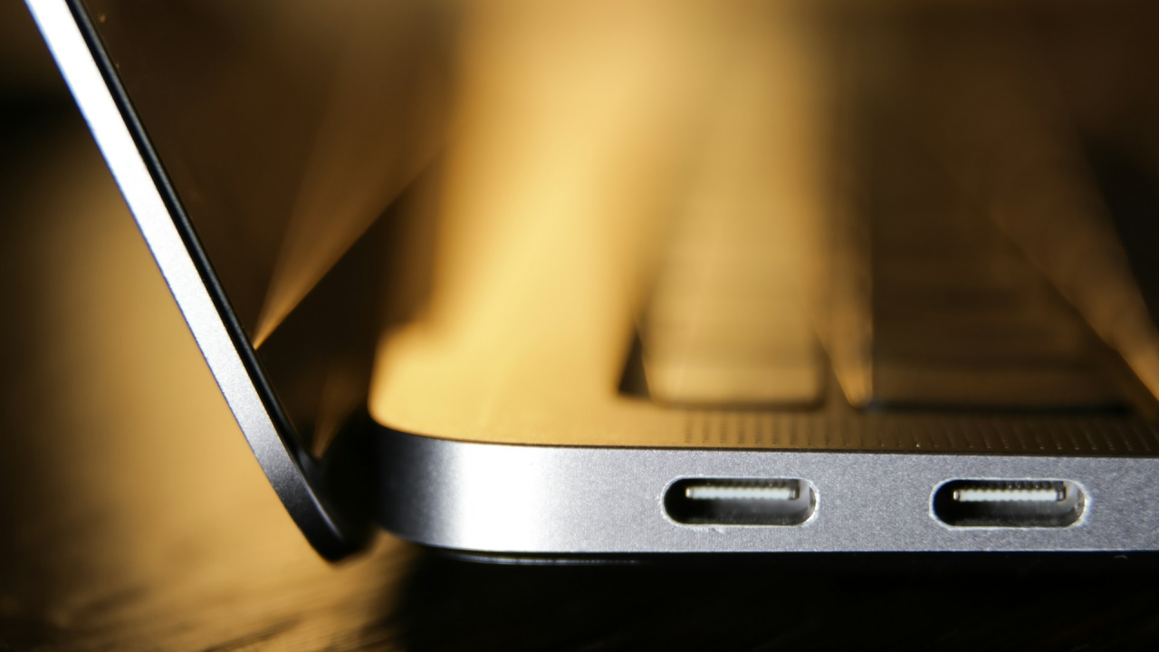 Este oficial: laptopurile vândute în UE trebuie să folosească încărcare cu USB-C