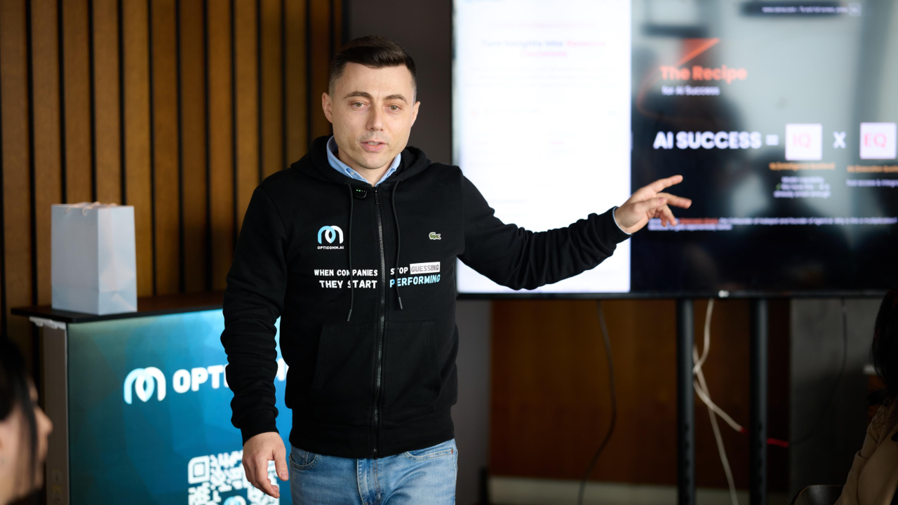 Cristi Movilă, fondator și CEO al OptiComm.AI: Viitorul nu mai înseamnă cumpărarea de software - ci cumpărarea de acțiune.
