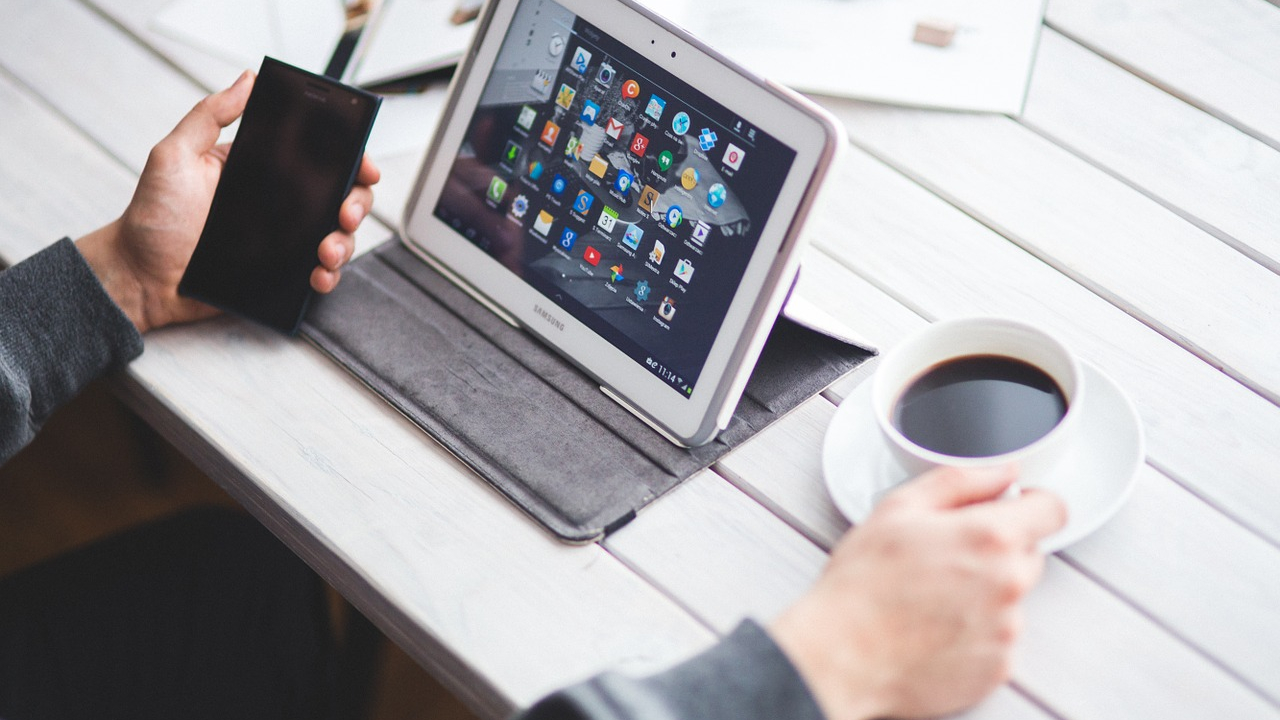 Stock Busters: reduceri de peste 50% la telefoane, tablete & gadgeturi