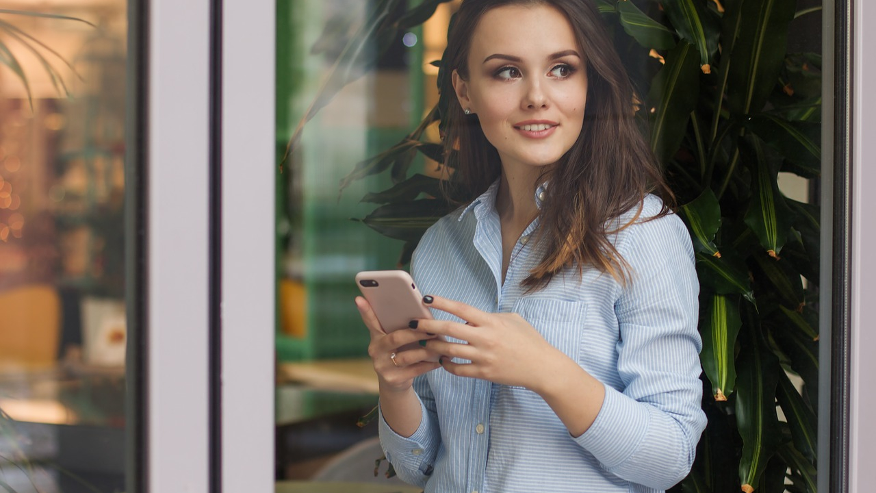 Românii și telefonul mobil: cum ne folosim smartphone-urile