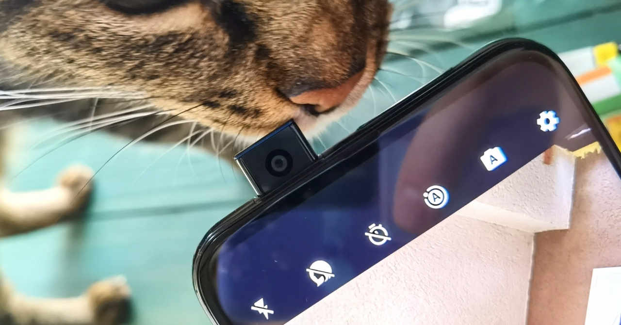 Review Motorola One Fusion+: Smartphone fresh pentru ”generația selfie”