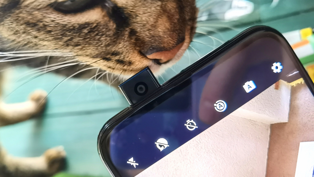 Review Motorola One Fusion+: Smartphone fresh pentru ”generația selfie”