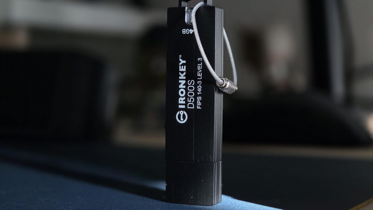 Review: Kingston IronKey D500S - seiful digital pentru datele tale