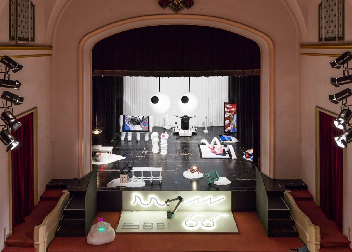 Robotica non-industrială: artiștii învață cum să utilizeze roboți