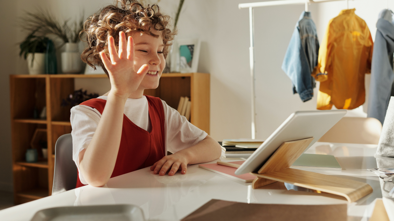 87% dintre profesori vor să folosească tehnologia mai mult decât înainte de pandemie