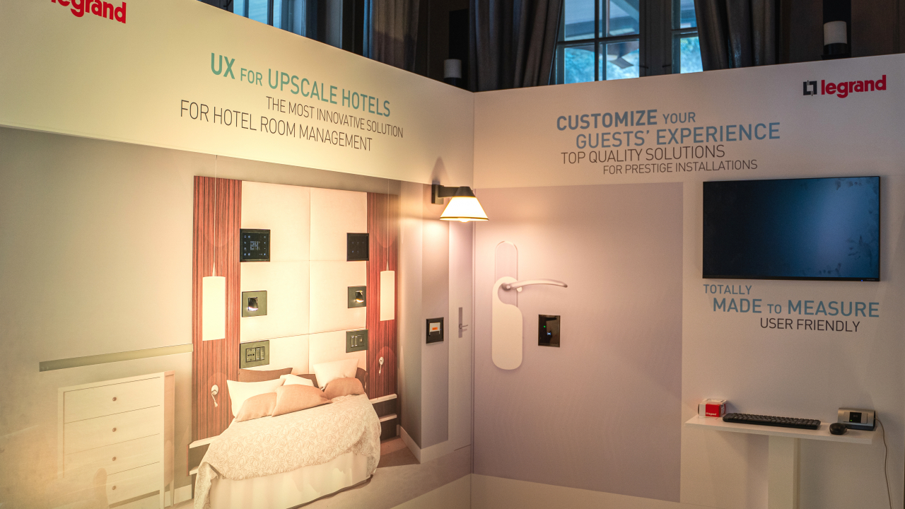 La hotel ca în casa smart: soluție de tip ”smart home” pentru hoteluri