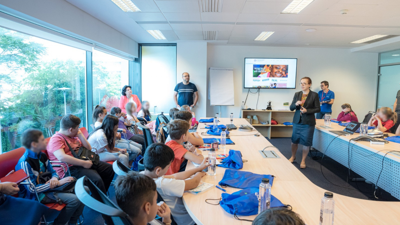 Start Digital @Clasa a 4-a: elevii învață să scrie cod