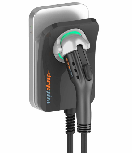 Hackerii intră și prin priză: cum aduce în casă malware mașina electrică