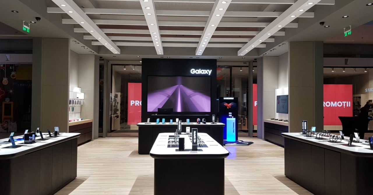 Samsung lansează Galaxy Fold în România. Cât costă telefonul pliabil