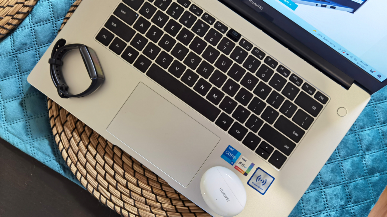 Review de gamă. HUAWEI MateBook D15 (2021), FreeBuds 4i, Band 6