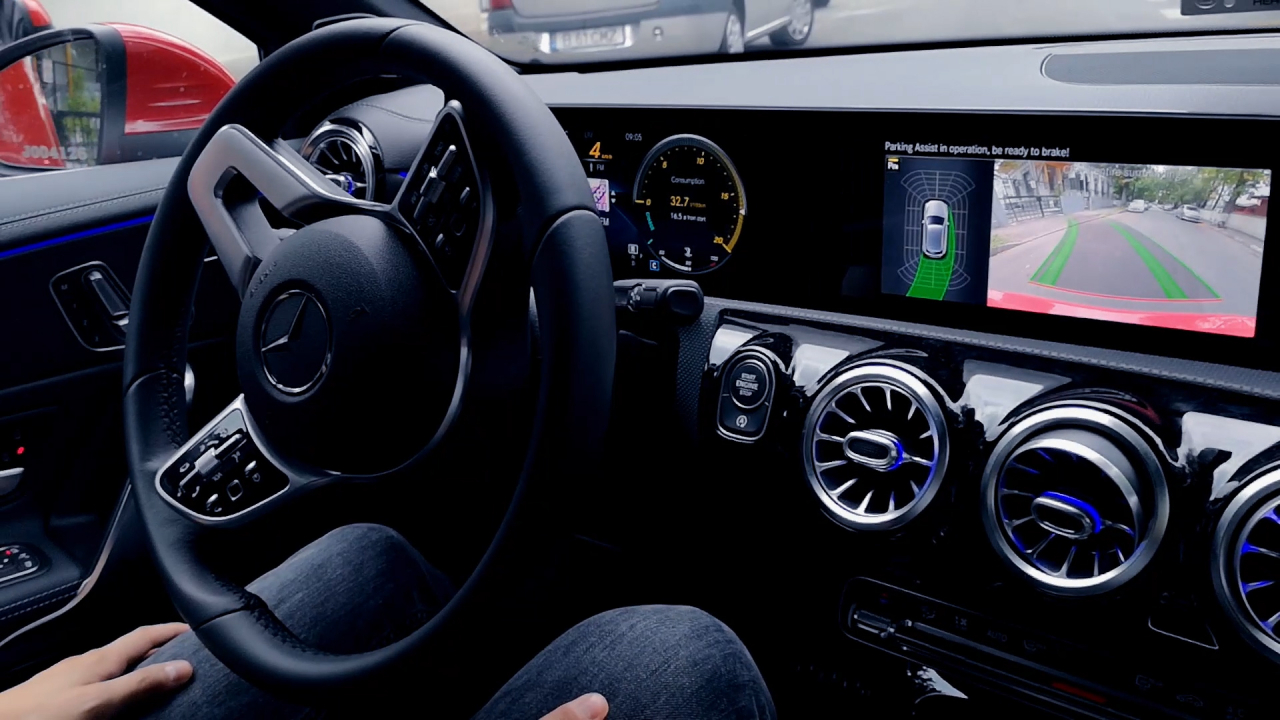 Mâinile sus: mașina care se parchează singură în orice spațiu