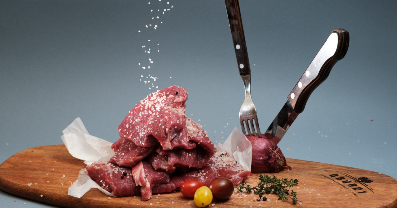 Jumătate dintre români consumă zilnic carne. 75% ar plăti mai mult pentru carnea de la țară