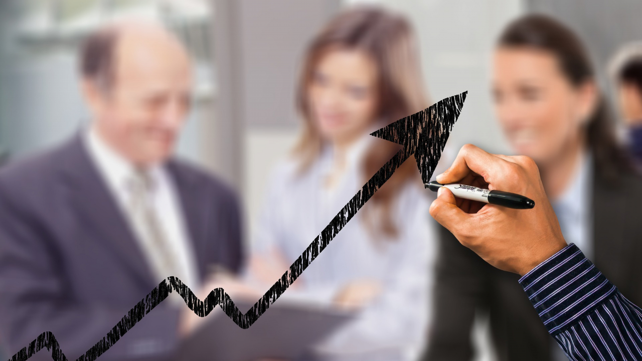 15% din managerii din România vor să primească de la companie un MBA