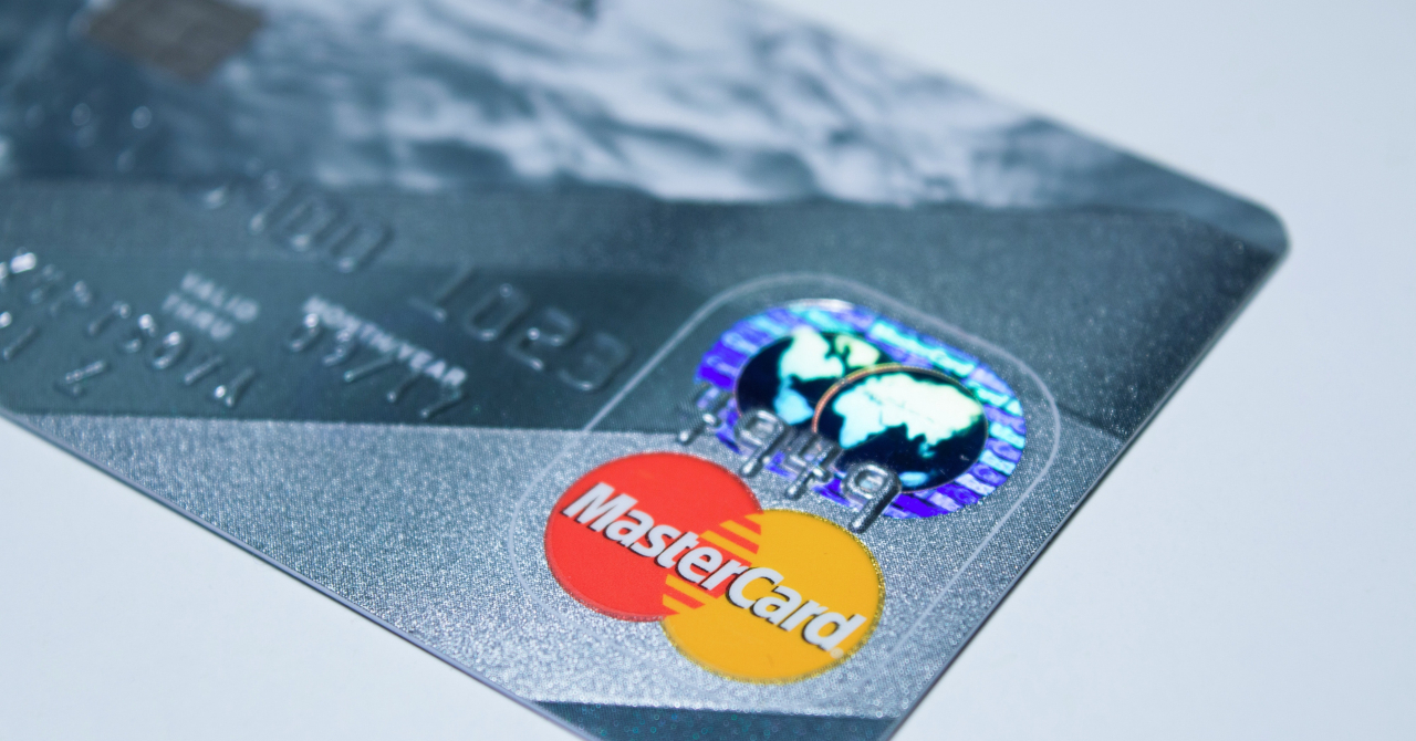 Mastercard ridică limita de plată fără PIN la contactless la 200 de lei